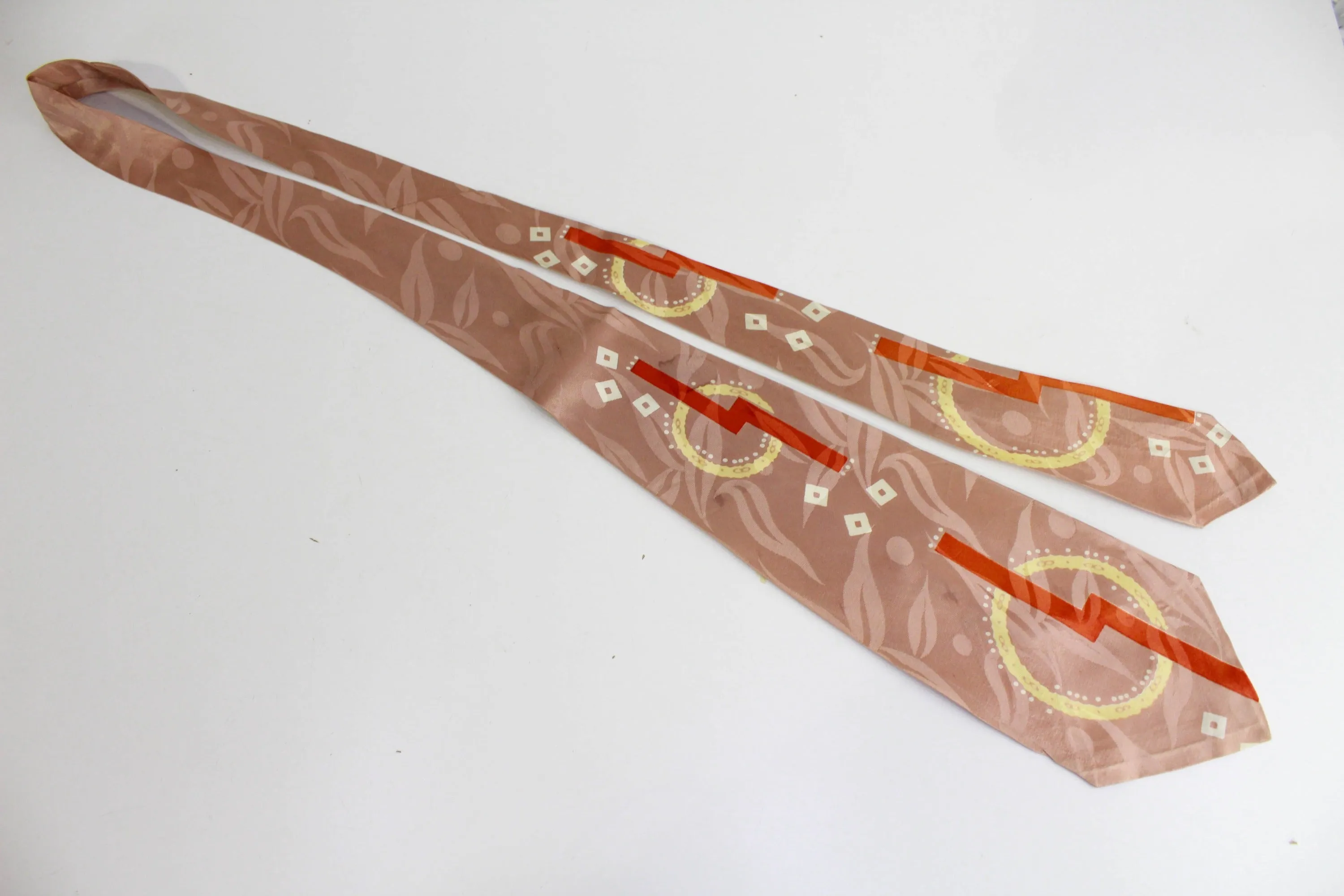 1940s Wide Necktie, Bold Look, Abstract Print Rayon