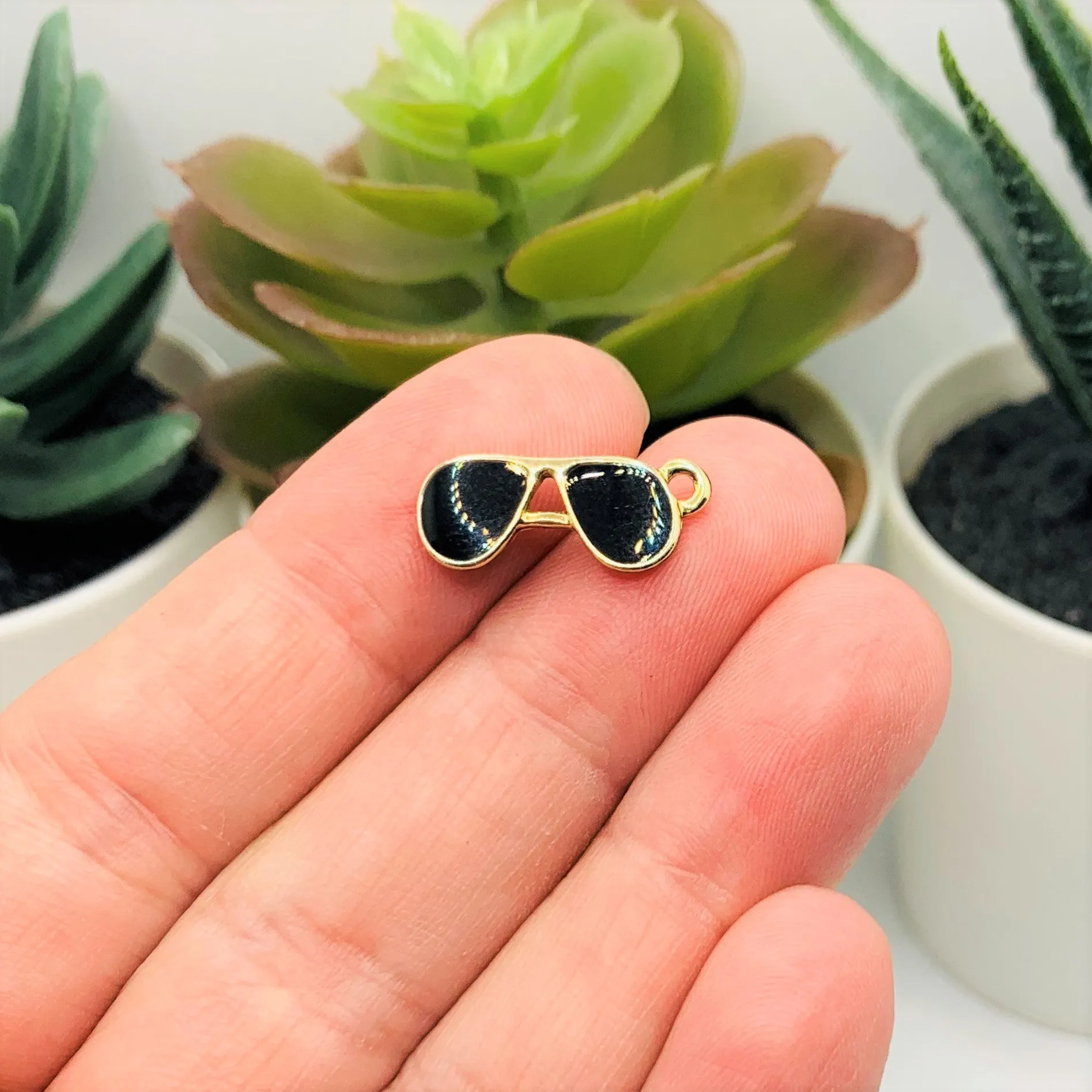 4, 20 or 50 Pieces: Black and and Gold Enamel Aviator Glasses Charms