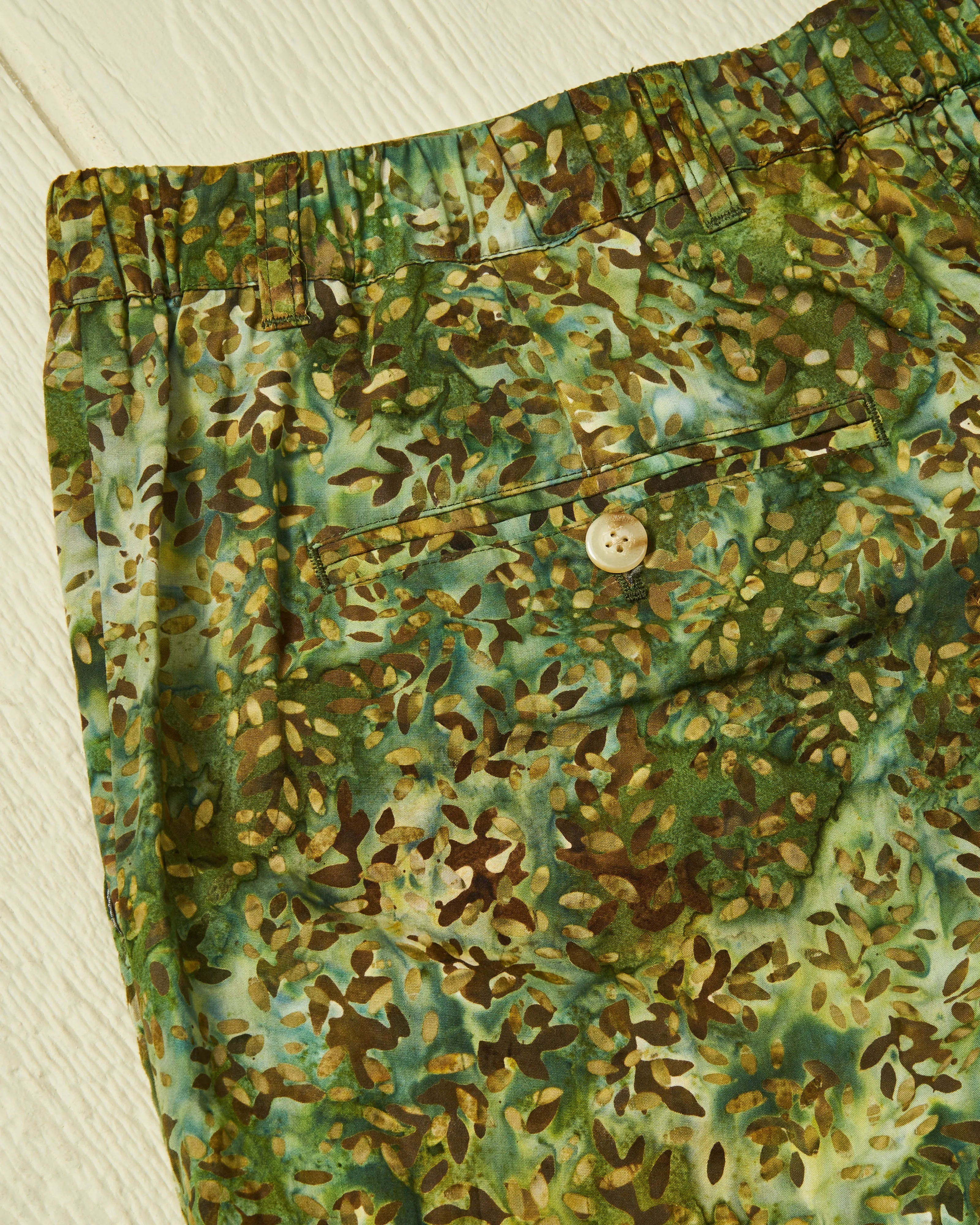 Batik Short in Moss