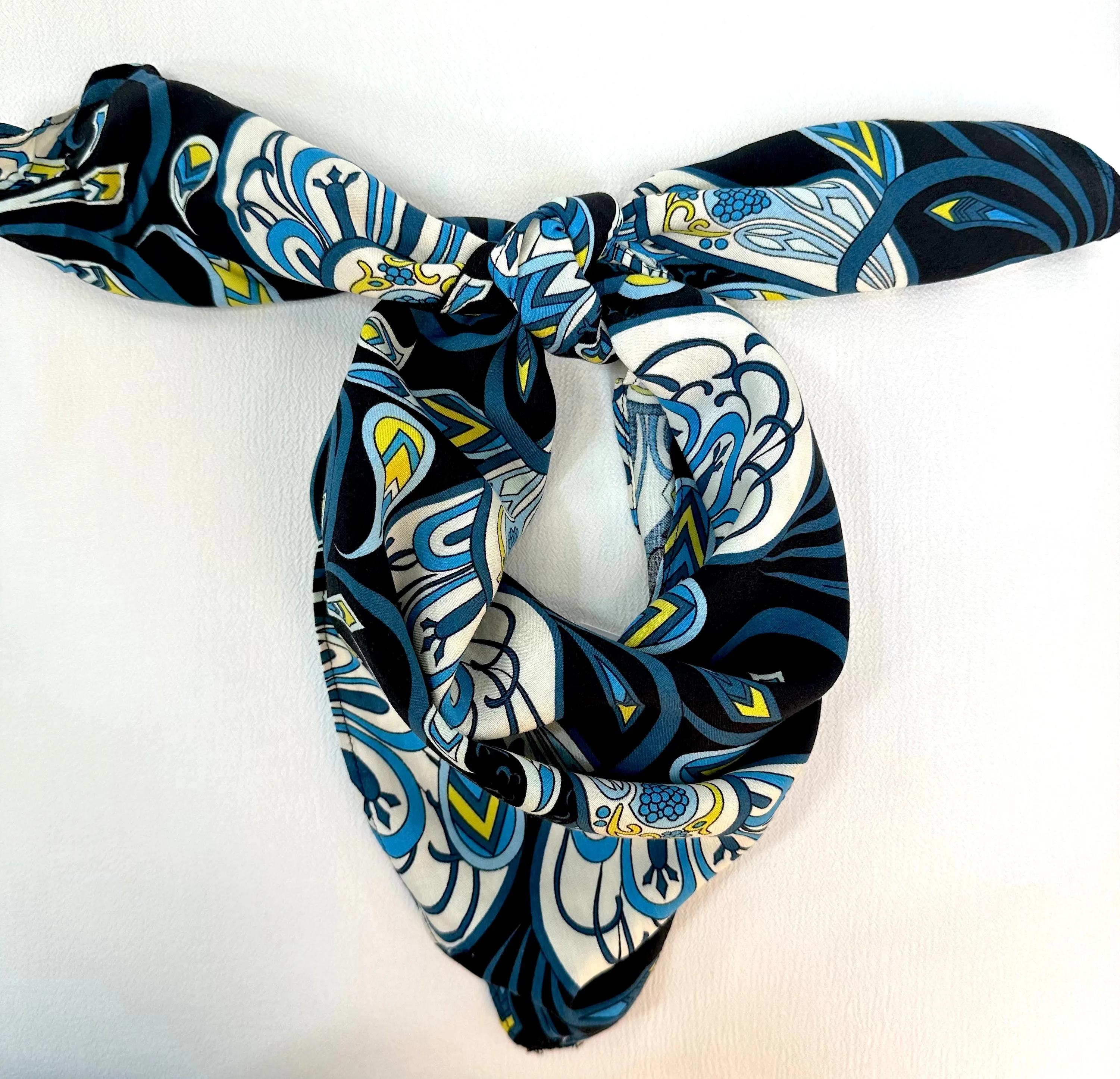 SQUARE HEAD SCARF (BLACK PATTERN)