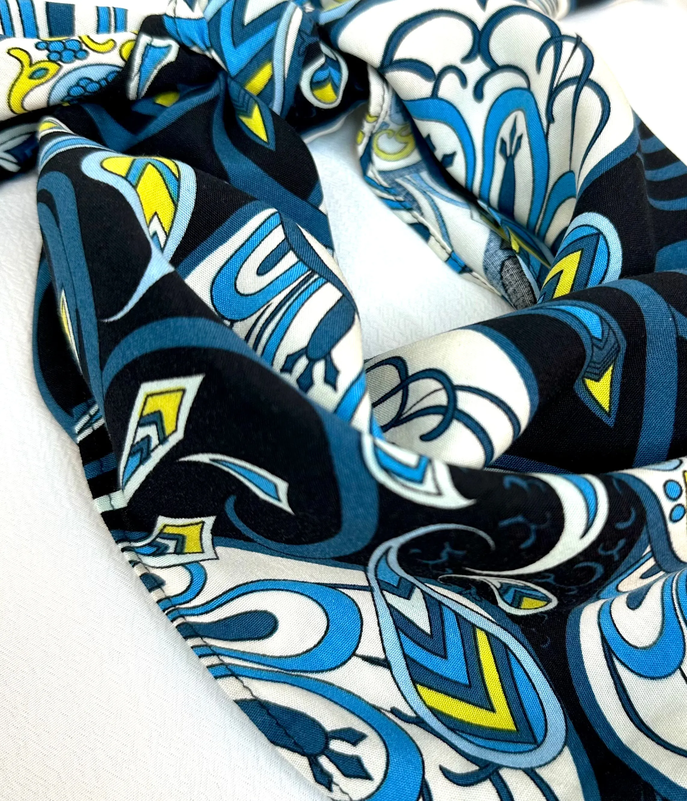 SQUARE HEAD SCARF (BLACK PATTERN)